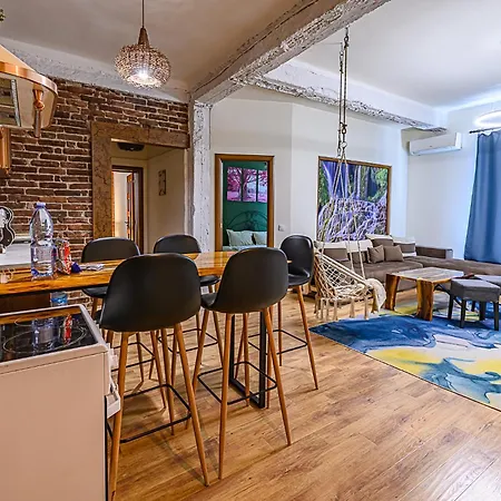 Center Relax, Ndk & Vitosha Str, Free Secured Parking Апартамент София
